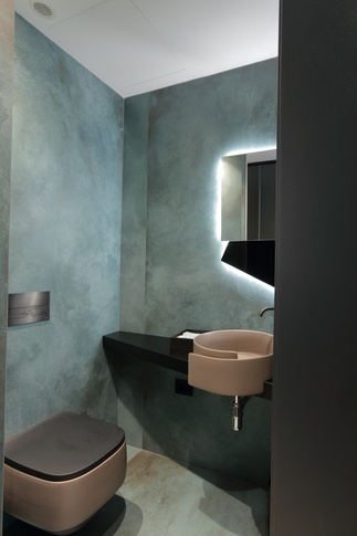 Bagno in stile industriale di 10 di Paolo Basco Architetto