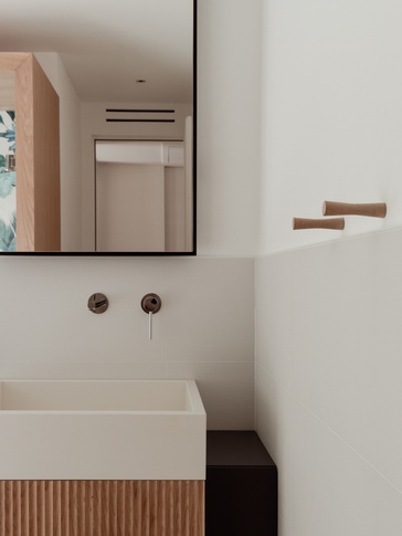 Bagno in stile moderno di 12 di Moroni Architettura 2.0