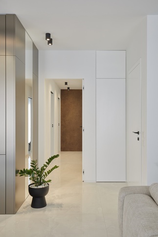 Ingresso in stile contemporaneo di 3 di Chantal Forzatti architetto