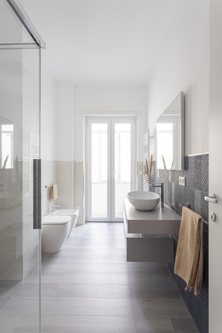 Bagno in stile minimal di 8 di Architettura 42