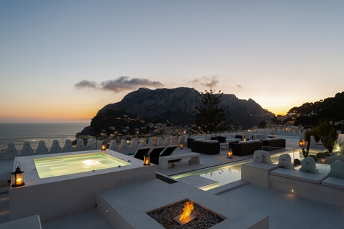 Terrazza in stile classico di 300 di Marino Casini fotografia