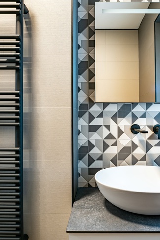 Bagno in stile moderno di 4 di Davide Gratteri Architetto