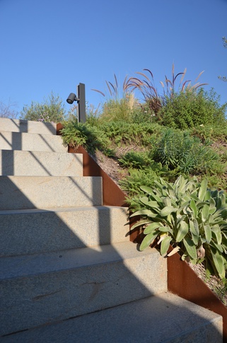 Giardino in stile mediterraneo di 500 di Gaia Granelli Giardino in stile mediterraneo di 500 di Gaia Granelli