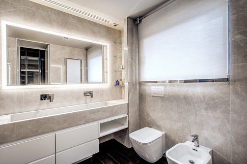 Bagno in stile contemporaneo di 8 di MOB Architects