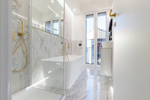 Bagno in stile moderno di 4 di Angela Baccaro Place Milano