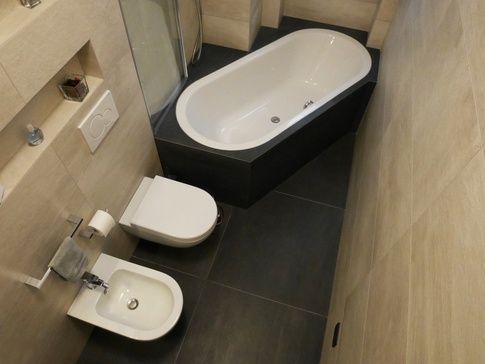 Bagno in stile contemporaneo di 6 di architetto Caterina Martini