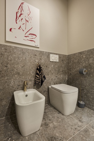 Bagno in stile moderno di 4 di Arar Studio di Arar Muna Isabella