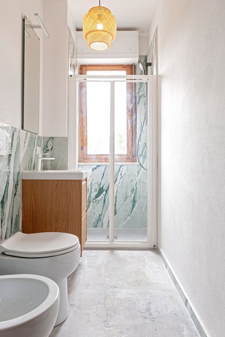 Bagno in stile nordico di 10 di Luca Bucciantini Architettura d' Interni