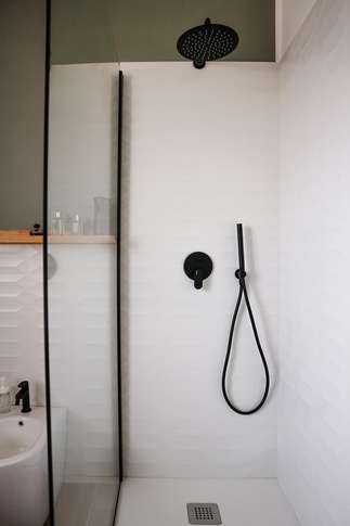 Bagno in stile moderno di 6 di Studio LABventinove