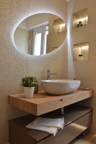 Bagno in stile contemporaneo di 5 di A+A Architects