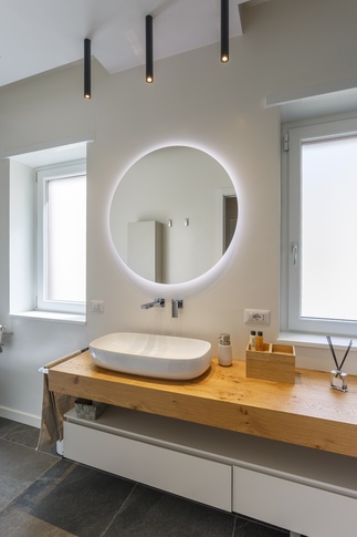 Bagno in stile moderno di 8 di zero6studio