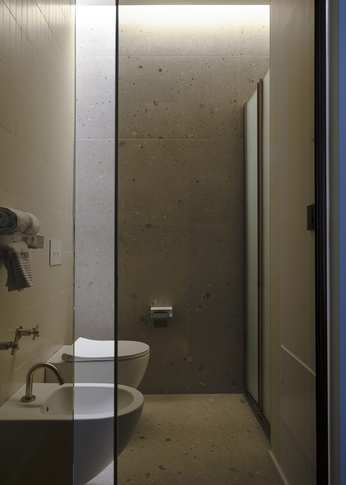 Bagno in stile contemporaneo di 7 di Michela Cordisco Interiors