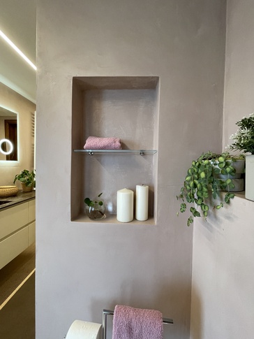 Bagno in stile moderno di 8 di Isabella Giacometti Wellbeing Architect