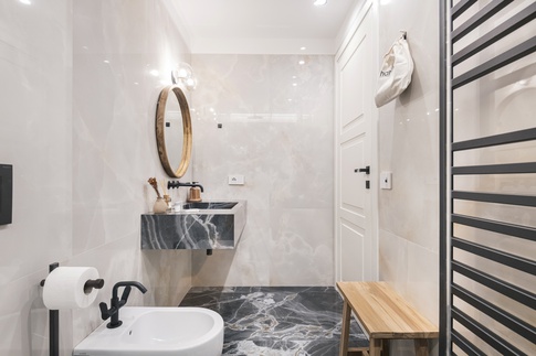 Bagno in stile contemporaneo di 6 di Studio Mariana Martini & Partners