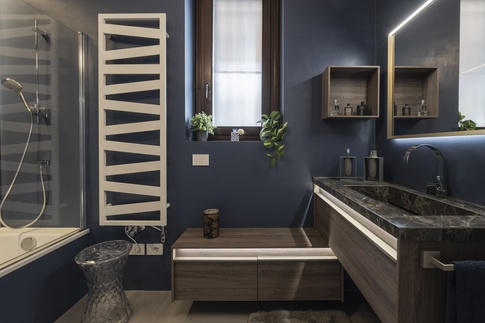 Bagno in stile contemporaneo di 6 di Annalisa Carli Architetto