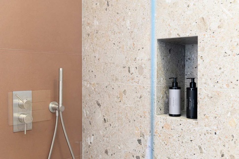 Bagno in stile contemporaneo di 2 di MANUARINO architettura design comunicazione