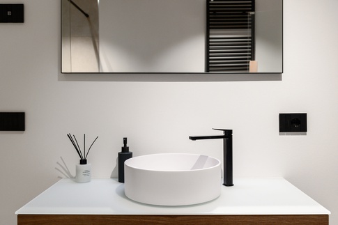 Bagno in stile moderno di 10 di Daniele De Bon architetto