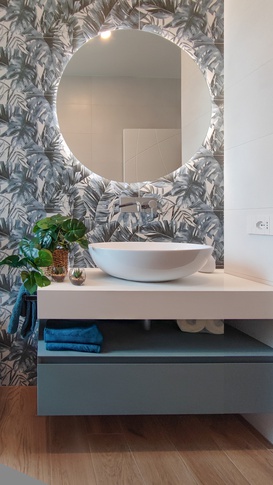 Bagno in stile contemporaneo di 7 di architetto Caterina Martini