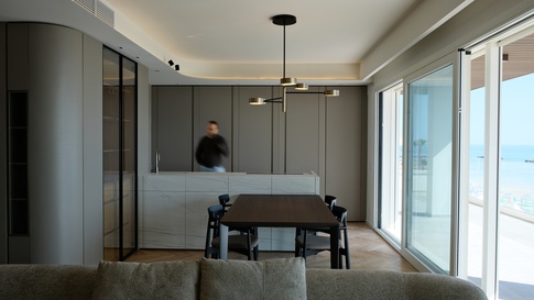 Open Space in stile contemporaneo di 36 di Abitacolo Interni Open Space in stile contemporaneo di 36 di Abitacolo Interni