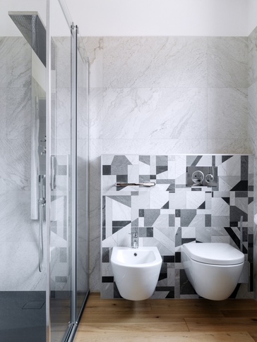 Bagno in stile moderno di 4 di Moroni Architettura 2.0