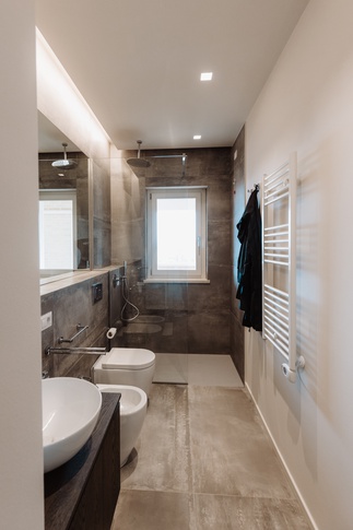 Bagno in stile moderno di 5 di SMartSTUDIO