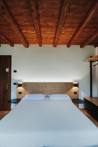 Camera da Letto in stile naturale di 30 di design by very