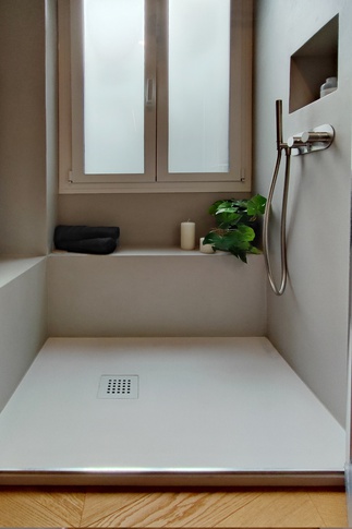 Bagno in stile contemporaneo di 5 di architetto Caterina Martini