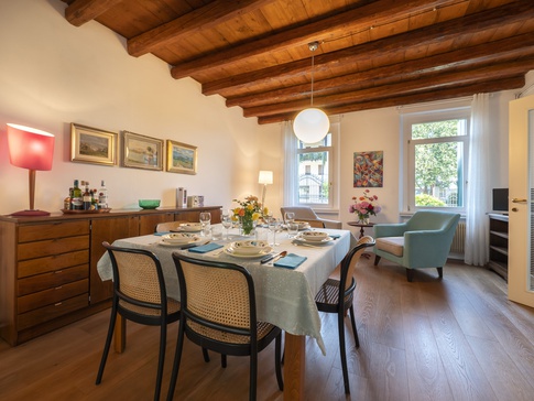 Sala da Pranzo in stile contemporaneo di 40 di Nicoletta Zanella