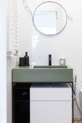 Bagno di Servizio in stile contemporaneo di 2 di Studio Nakse