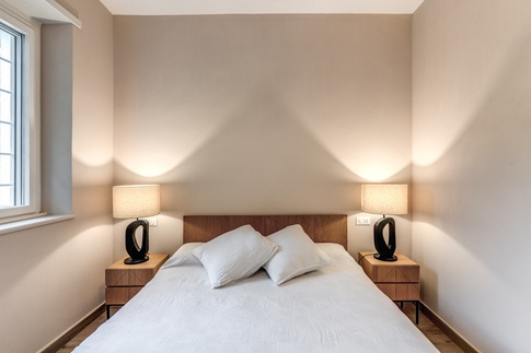 Camera da Letto in stile coloniale di 13 di MOB Architects