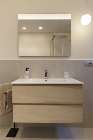 Bagno in stile moderno di 5 di zero6studio