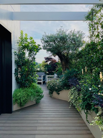 Terrazza in stile moderno di 72 di Alessandra Parolini Studio