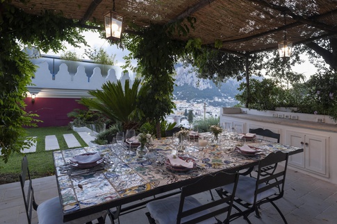 Terrazza in stile classico di 300 di Marino Casini fotografia