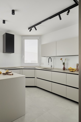 Cucina in stile contemporaneo di 12 di Chantal Forzatti architetto