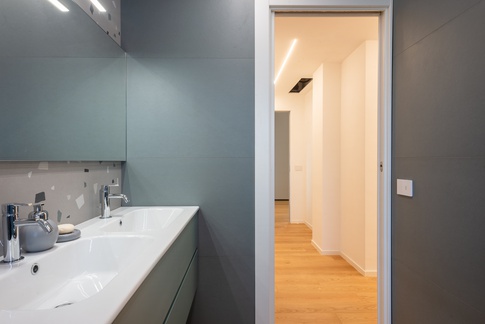 Bagno in stile contemporaneo di 5 di BB1 Architettura & Design