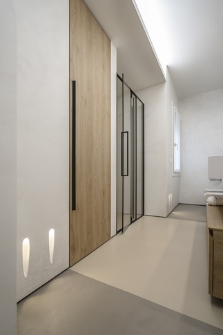 Bagno in stile moderno di 7 di L2 architecture + interior design