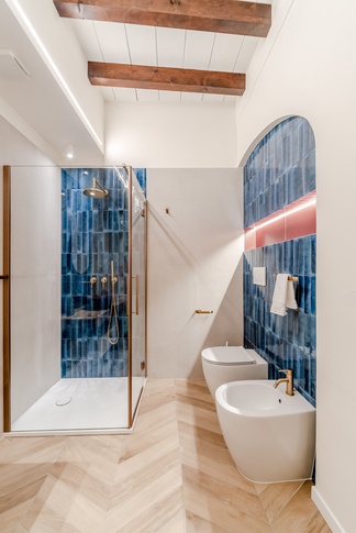 Bagno in stile contemporaneo di 5 di Gianluca Vetruccio Architetto