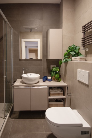 Bagno in stile contemporaneo di 6 di architetto Caterina Martini