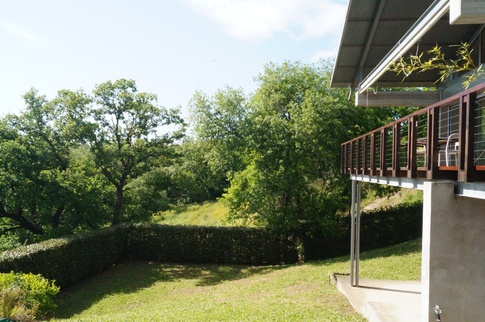 Terrazza in stile moderno di 48 di Domus Dreams