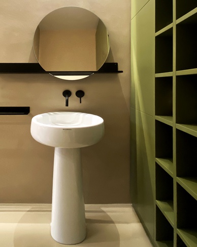 Bagno in stile contemporaneo di 5 di Linea Architettura Design Interior