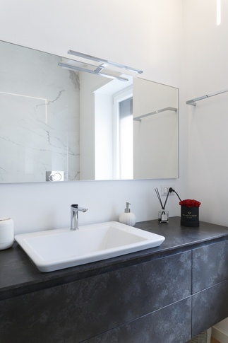 Bagno in stile moderno di 8 di zero6studio