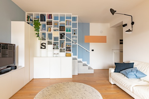 Soggiorno in stile contemporaneo di 20 di Micro Interior Design