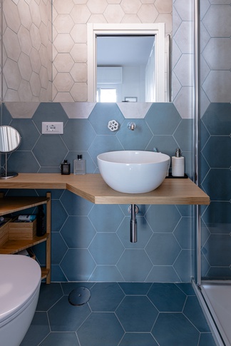 Bagno in stile contemporaneo di 2 di Zelda de Ruvo Architetto