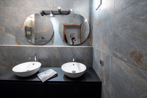 Bagno in stile contemporaneo di 6 di AD Design