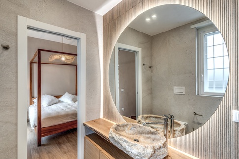 Bagno in stile coloniale di 6 di MOBARCHITECTS