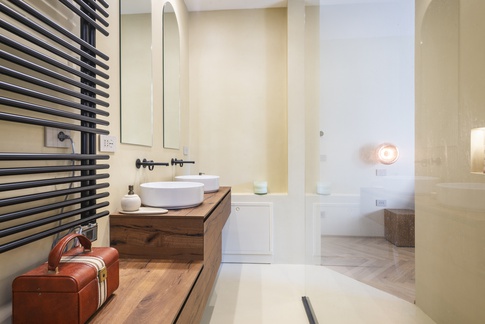 Bagno in stile moderno di 7 di BB1 Architettura & Design