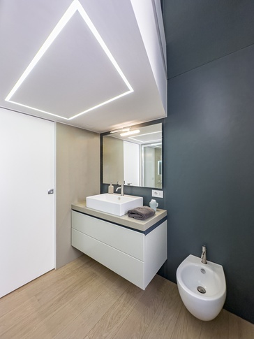 Bagno in stile minimal di 6 di Pucciarelli Architetti