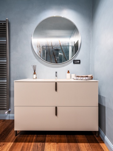 Bagno in stile contemporaneo di 5 di antonio perrone architetto