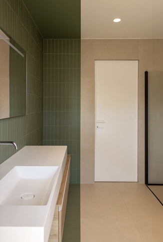 Bagno in stile minimal di 8 di Cristina Massimino Architetto