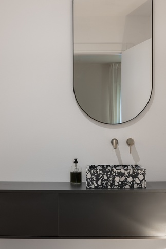 Bagno di Servizio in stile eclettico di 4 di HV8 Architettura